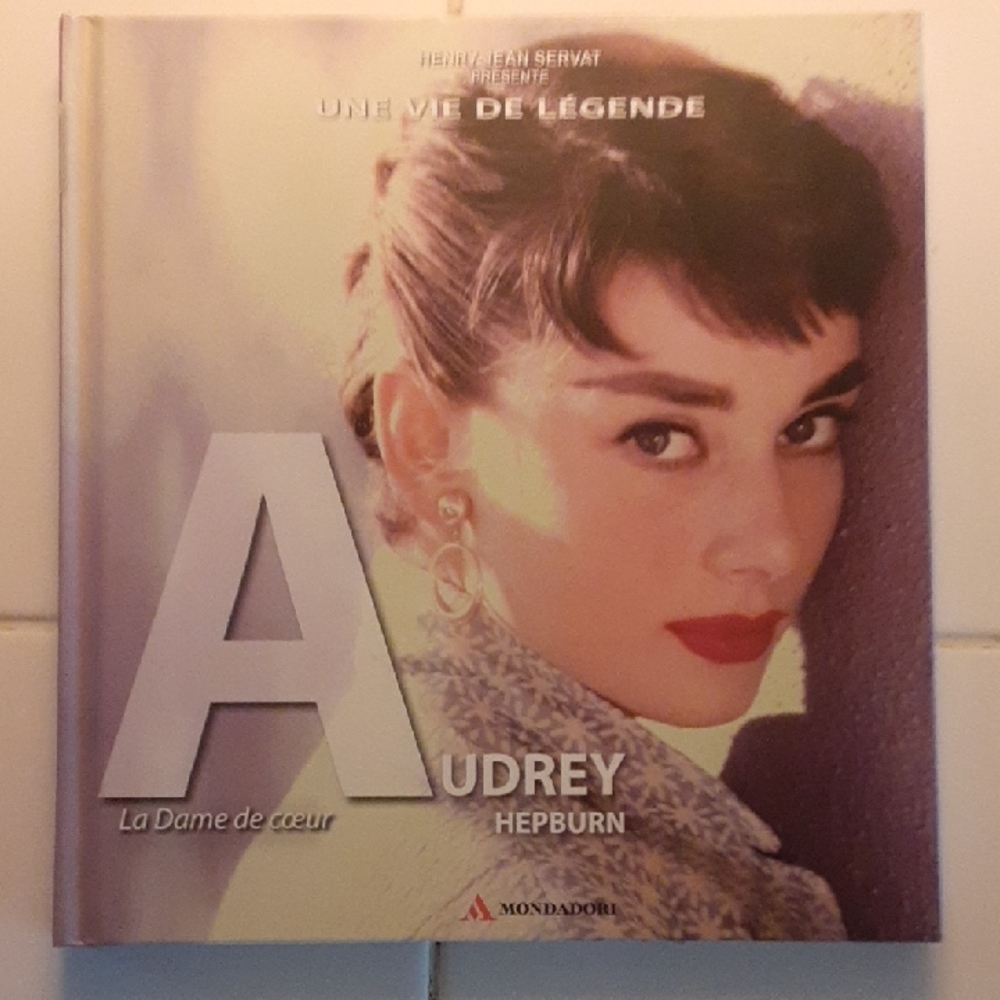 In French Audrey Hepburn Rare Book La Dame De Coeur